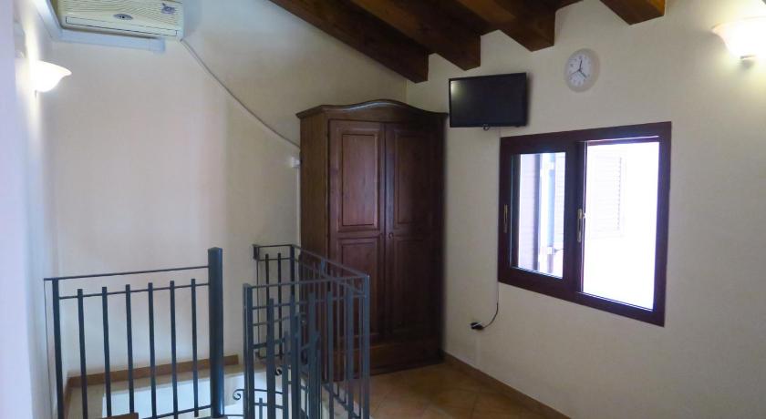 Image of Duplex Deluxe Studio 3