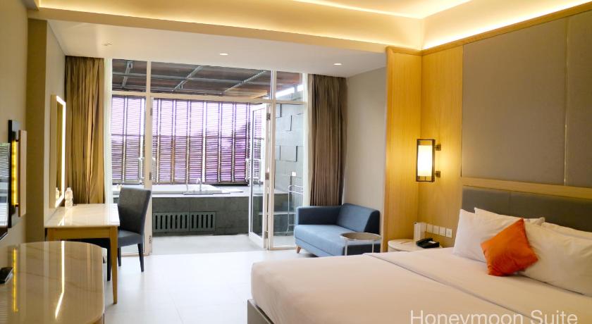 Image of Honeymoon Suite 0