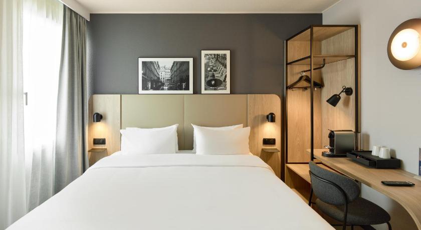 Image of Superior Room - 1 King Bed 3