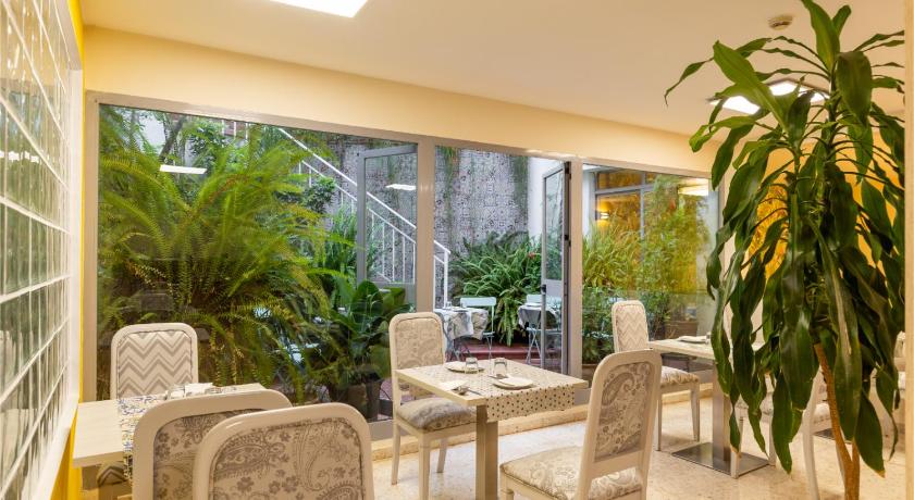 塞维利亚 Hotel Plaza Santa Lucia 3星级 酒店 套房