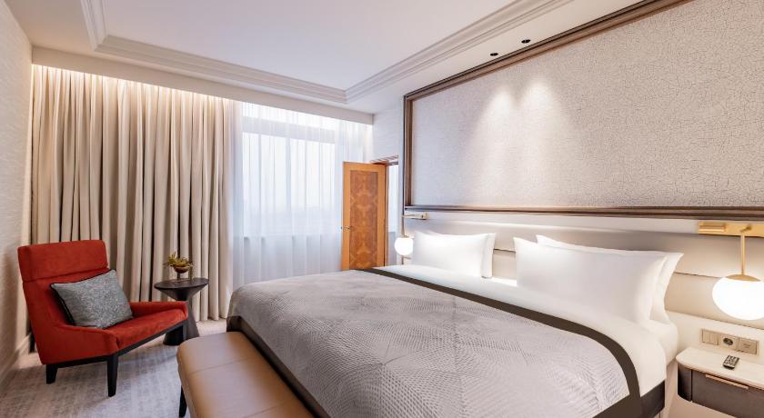 Image of 1 King Junior Suite 5