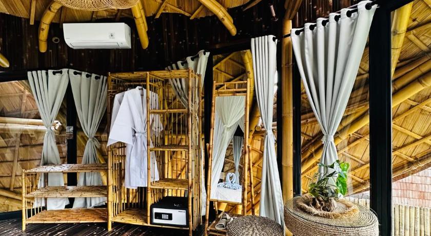 バリ Astha Bamboo House 4つ星 ホテル プール