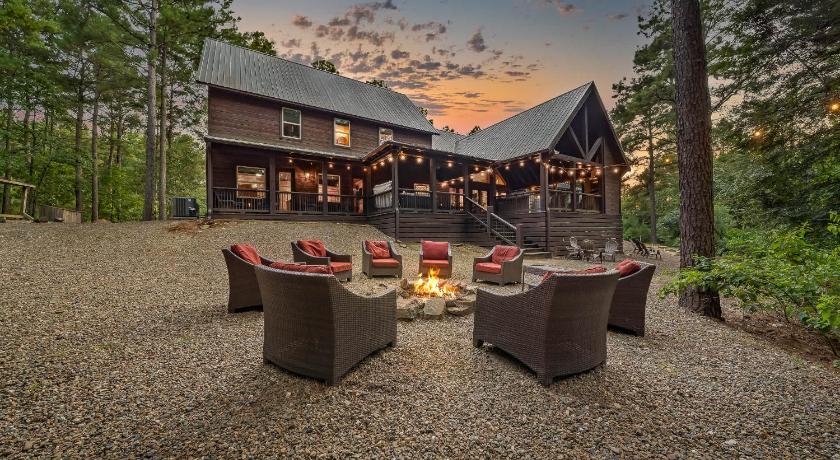 New 6BR Spa-Firepit-Pool Table-Arcade-Mini Golf