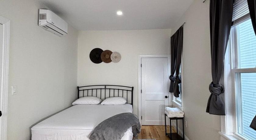 스케넥터디 (NY) 3 bedroom 1 bathroom apartment , free private parking 3성급 숙소 수영장