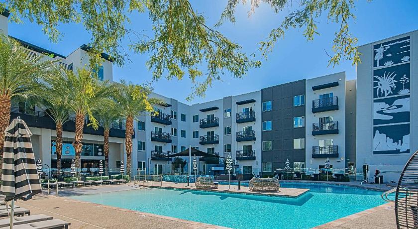 피닉스 (AZ) 2 Miles to Mayo Clinic -Access to Pool, Gym & Free Parking - S331 5성급 숙소 객실