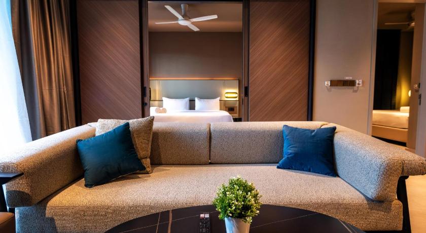 Image of Deluxe Suite 11
