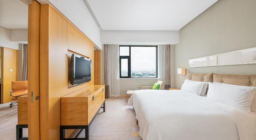 Image of 1 Bedroom Suite Lounge Access 0