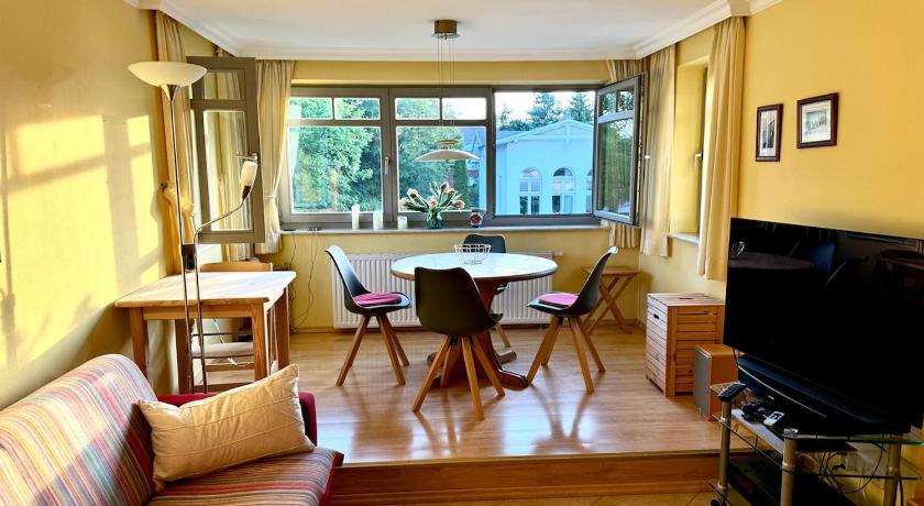 Sonnige, ruhige Wohnung 5 min zum Strand u Zentrum