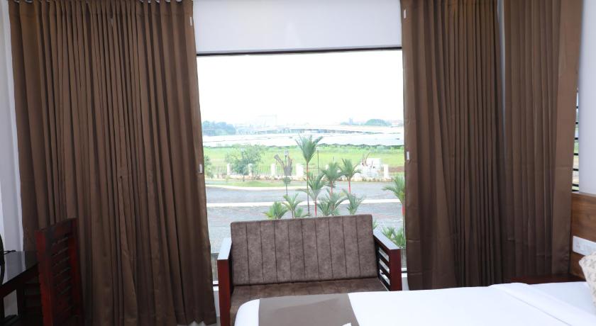 Aura Airport Hotel - image 9