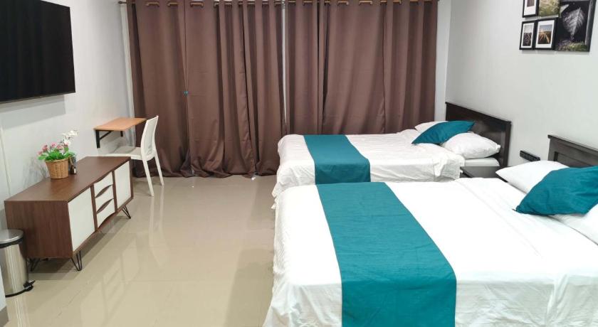Image of Queen Room with Two Queen Beds 7