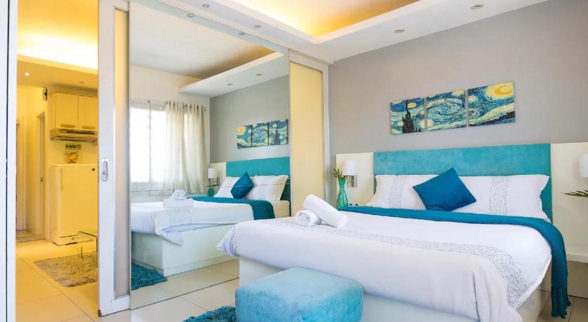 Image of Deluxe One-Bedroom Apartment with City View 0