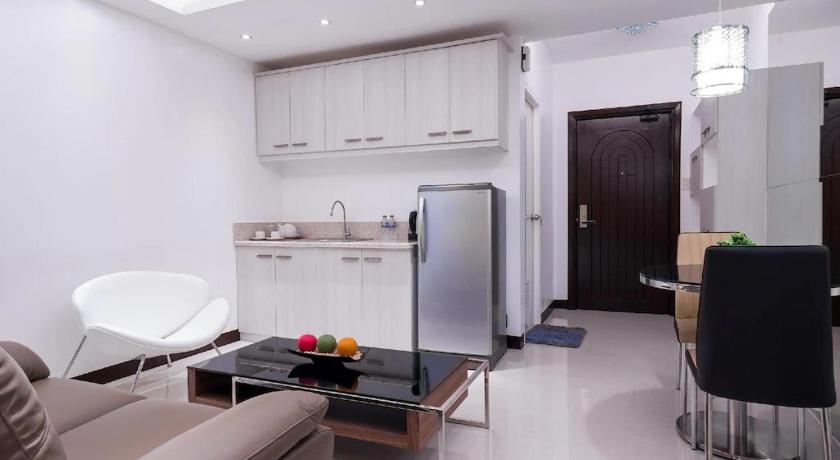 Image of Deluxe One-Bedroom Apartment with City View 2