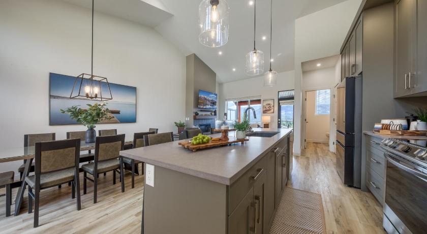Image of Three-Bedroom Townhouse 5