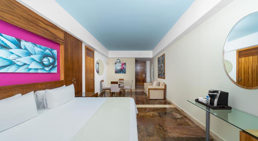 Image of Altitude Junior Suite Ocean Front Double 7