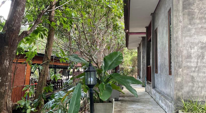 Image of Deluxe Bungalow 4