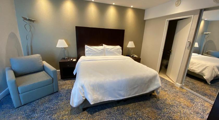 Image of 1 King 1 Bedroom Suite 0