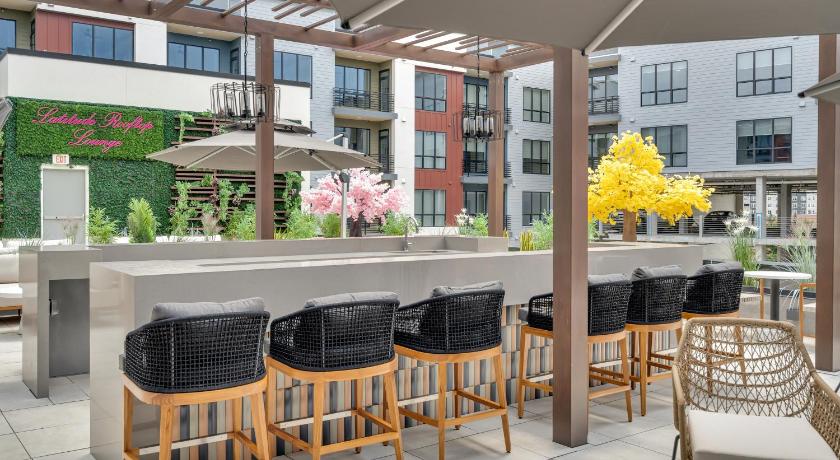 메타리 (LA) Latitude Apartments 4성급 숙소 수영장