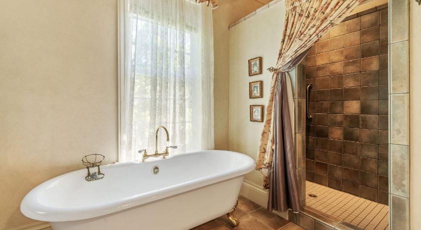 Sutter Creek Brinnwood Bed & Breakfast Hotel lobby