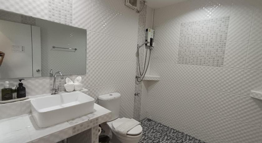 Image of Deluxe Double Room with Jacuzzi 15