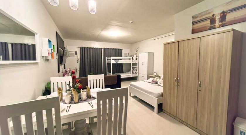 Verdant Condo Studio | Pool | Balcony | Near Airport - image 27