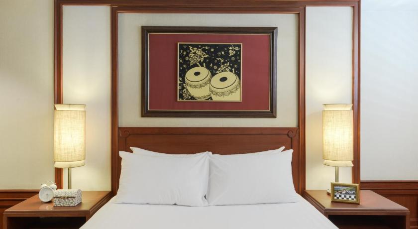 Image of Deluxe King Or Twin Room 8