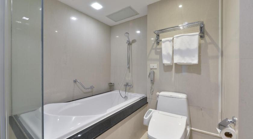 Image of 1-Bedroom Premium Grand Suite 12