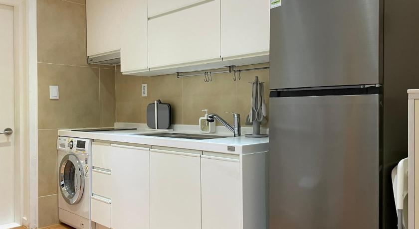 서울 Gangnam Neat & Cozy Stay l Near Station 3성급 게스트하우스 레스토랑