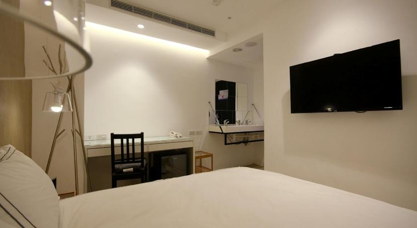 Mini West Hotel - image 46