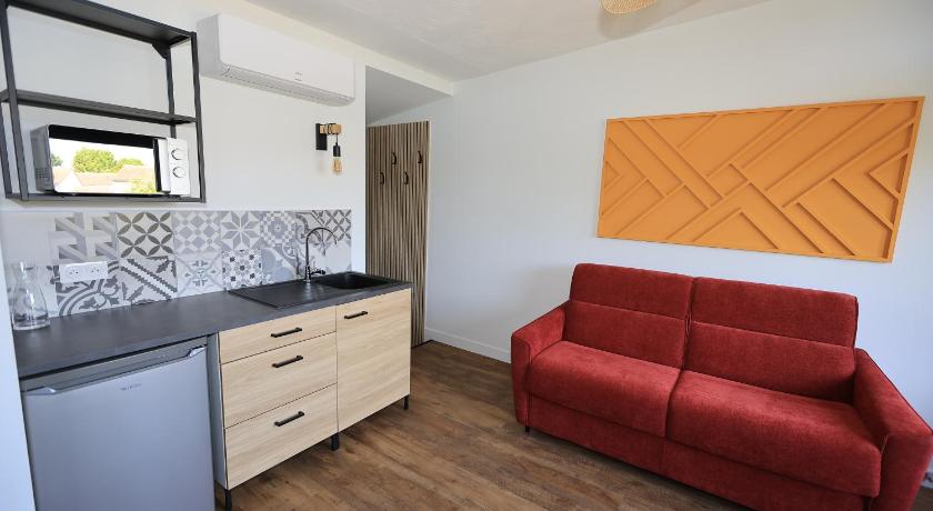 蒙隆莱班 HOTEL RESTAURANT CIRIUS 2星级 酒店 泳池