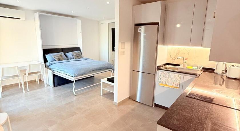 E1 Simple Apartment