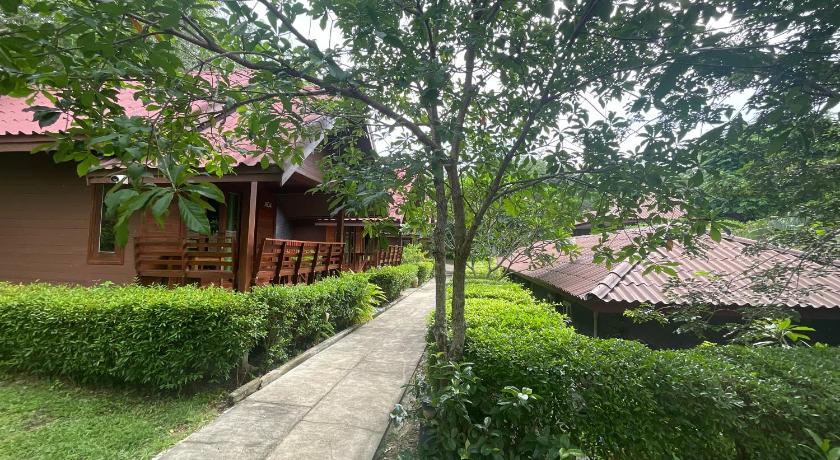 Image of Cottage with Garden View 8