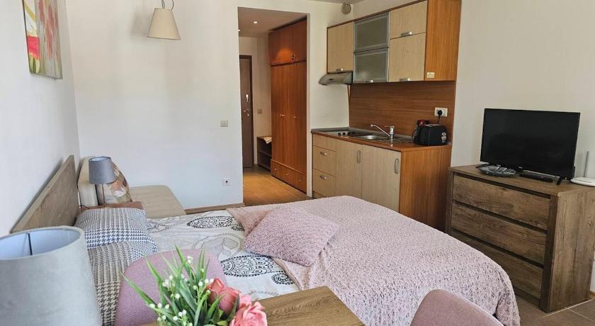 Cozy studio 125 in Villa Park