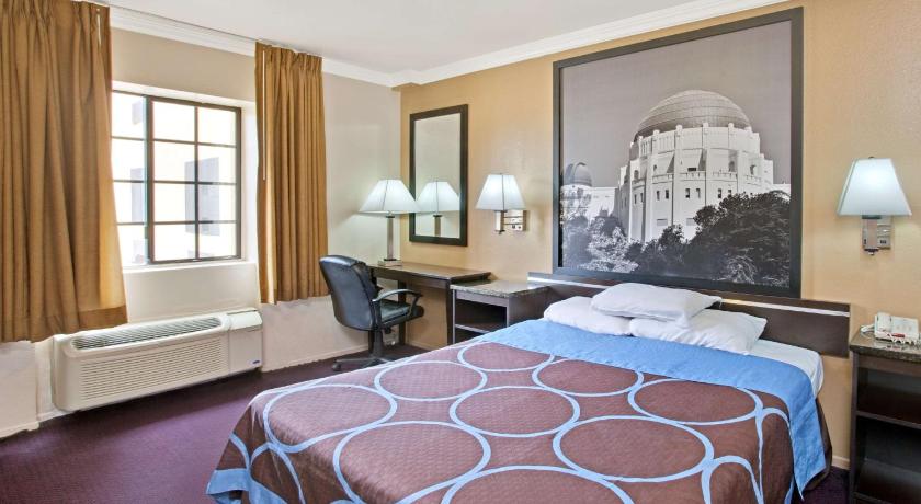 Image of Queen Bed 0