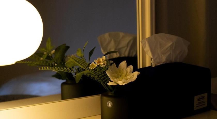 서울 2호선 신림역, 4인, 주차가능, 야외테이블, 고척돔 (Air conditioner 4 people Line 2 Sillim Station Parking Outdoor table Seoul tour Gocheok Dome K-pop l) 4성급 싱글룸 수영장