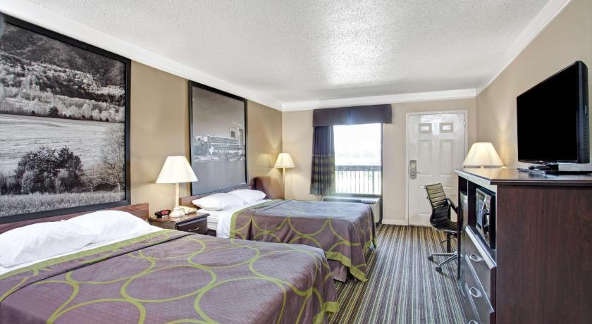 Super 8 By Wyndham Knoxville East