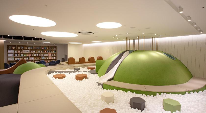 Image of Royal Suite Ocean View, Warm Pool and Sauna for 6 Plus Kids Play Lounge 10