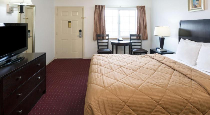 Days Inn by Wyndham Newport OR photo