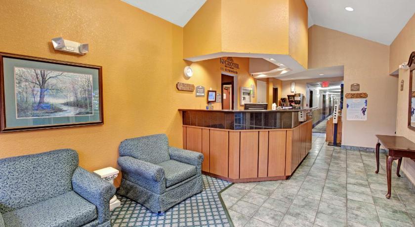 Image of 1 Queen Bed 1 Bedroom Suite Non-Smoking 1