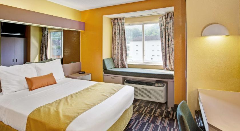 Image of 1 Queen Bed 1 Bedroom Suite Non-Smoking 0