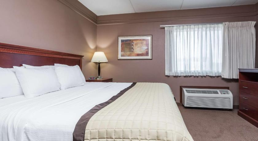 Ramada By Wyndham Fargo photo