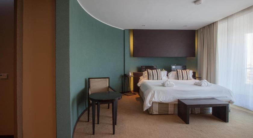 Image of Suite with  View 0
