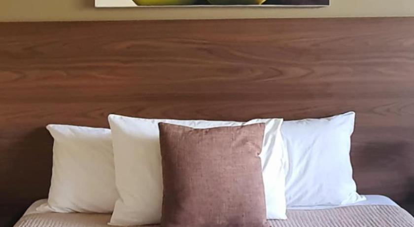 Image of Deluxe Queen Room 12