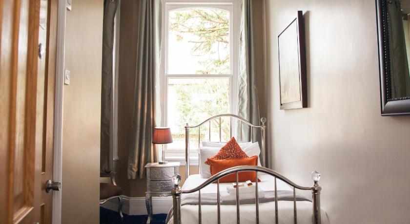 Image of Single Room with Shower 3