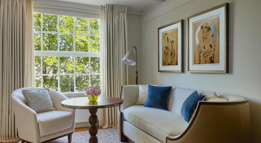 Image of King Junior Suite With Canal View 8