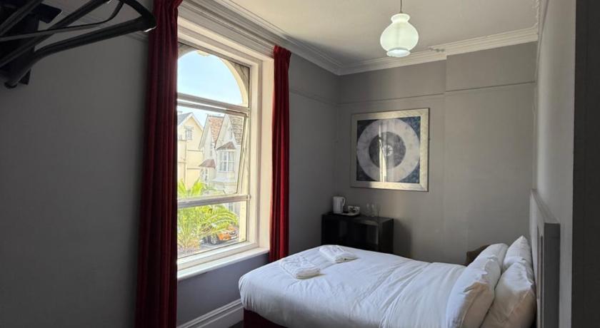 Fairmount Hotel - image 9