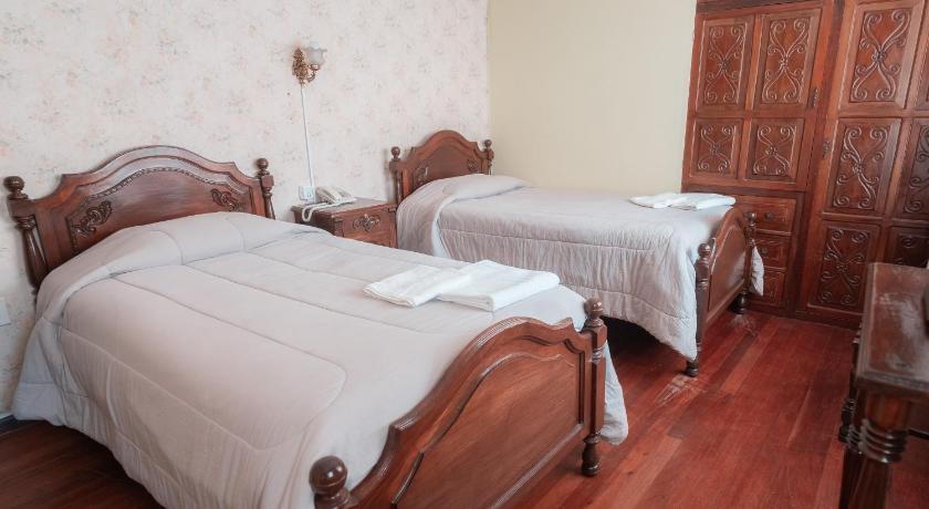 Image of Twin Room with Private Bathroom 4