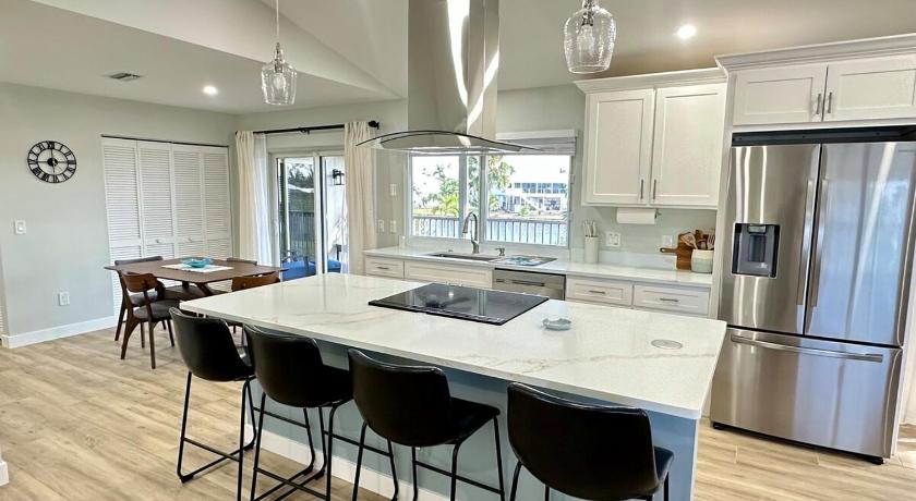 보킬리아 Tranquil Lakeview Home w Porch Bokeelia Retreat 2성급 숙소 부대시설