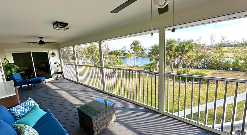 보킬리아 Tranquil Lakeview Home w Porch Bokeelia Retreat 2성급 숙소 외관