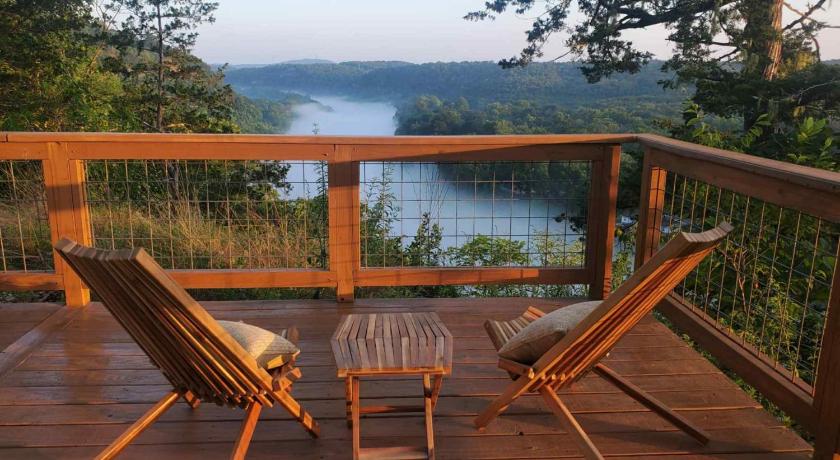 コッター (AR) NEW Romantic CLIFF GLAMPING w Vista Views of WHITE RIVER, Minutes to fishing and hikes! 4つ星 宿泊施設 客室