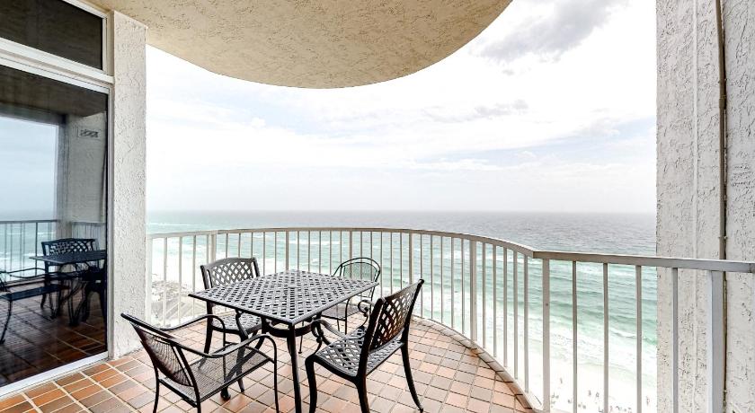 Image of Three-Bedroom Apartment 11